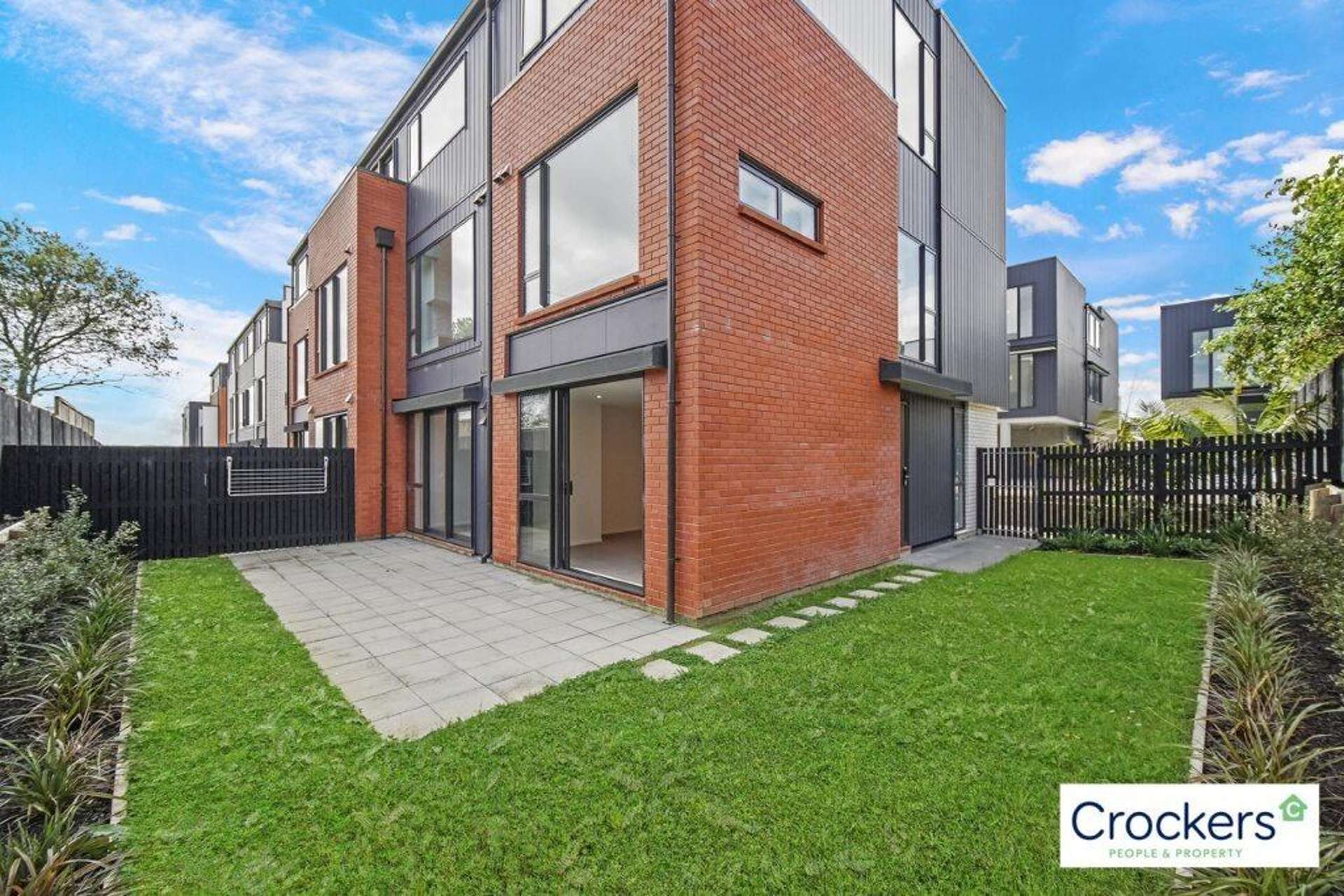 1/2 Treasure Lane 1802_0