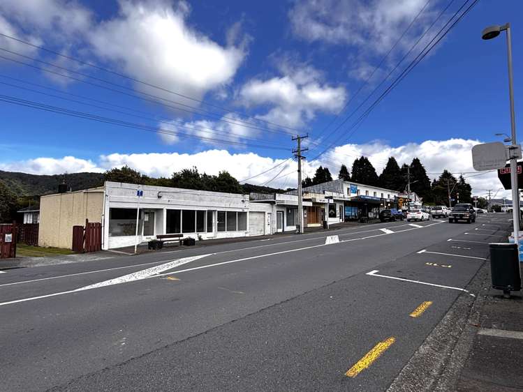122,130,134-136 Main Road Wainuiomata_9