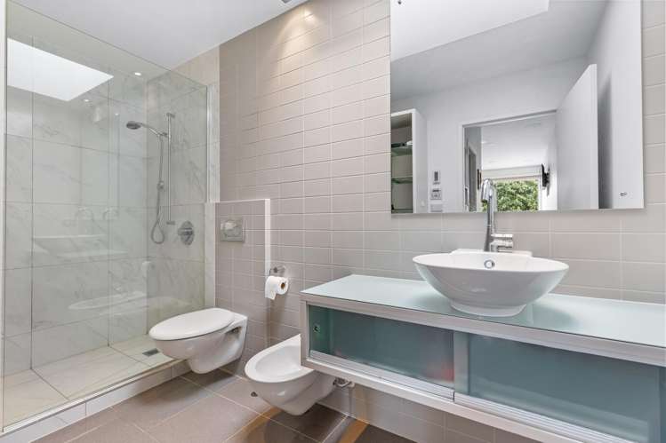 9/16 Beach Front Lane Browns Bay_18