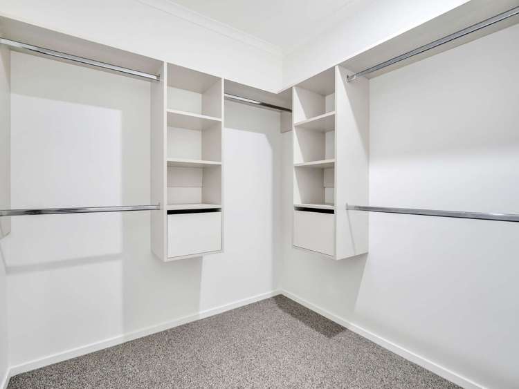 2/8 Mila Paige Close Glenview_13