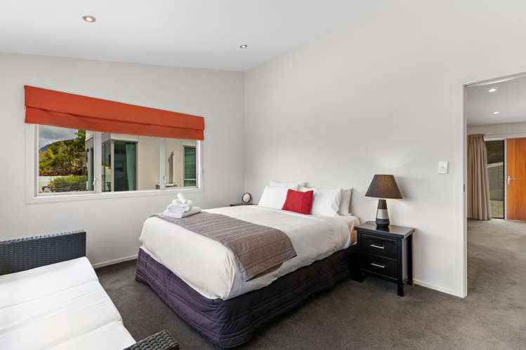 21 Olivers Place Queenstown_17