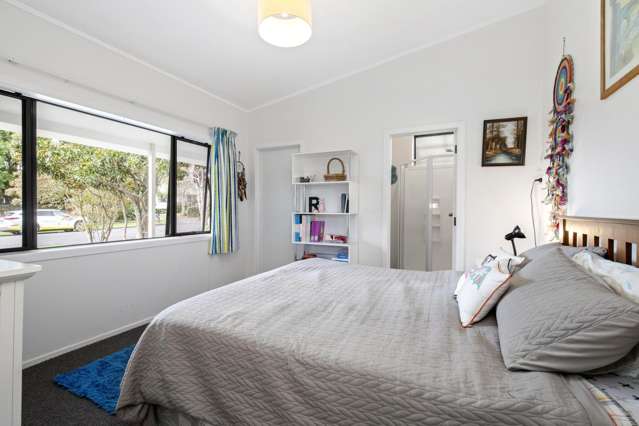Spacious Home in the Heart of Clarks Beach