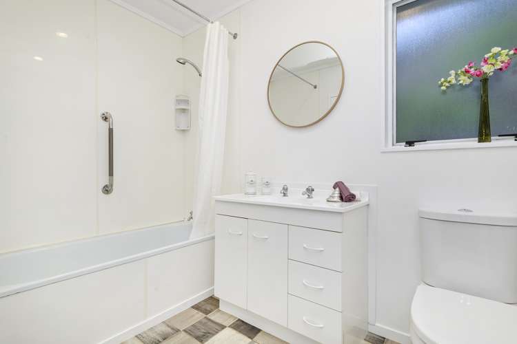 24 Fyvie Avenue Tawa_8