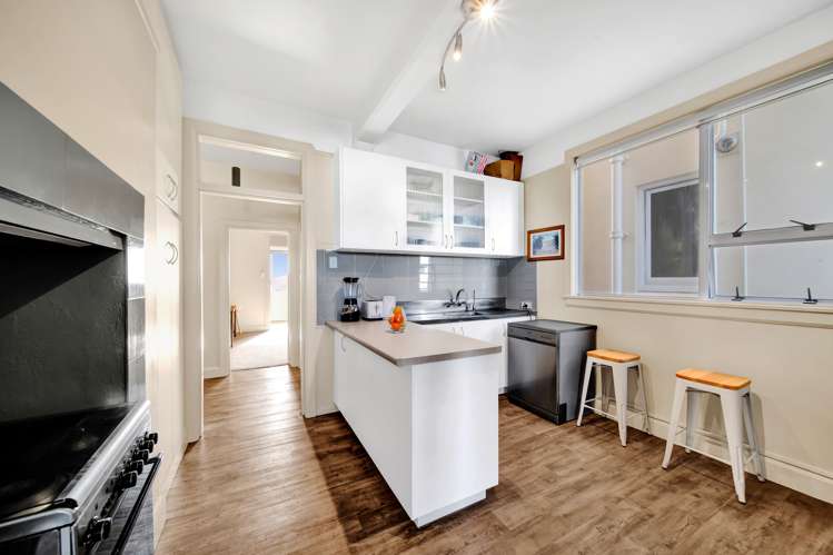 2/127e Saint Aubyn Street New Plymouth Central_9