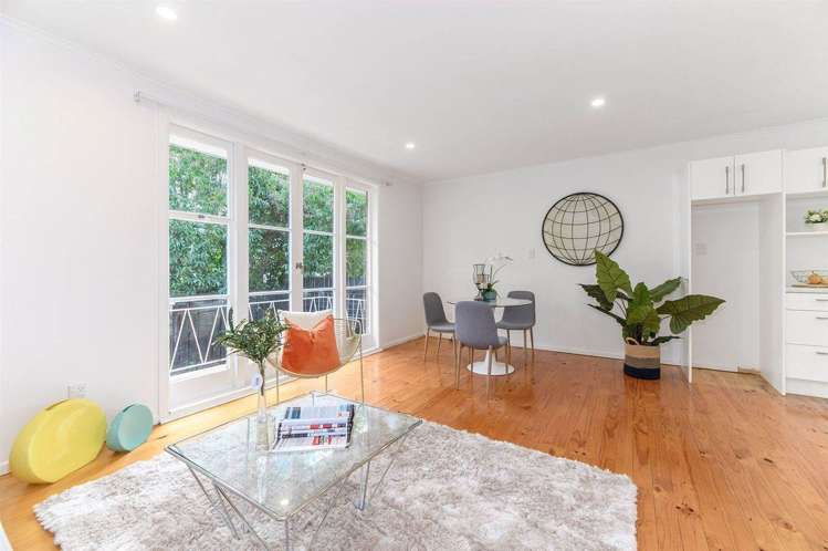 2/4 Leonard Road Mt Wellington_2