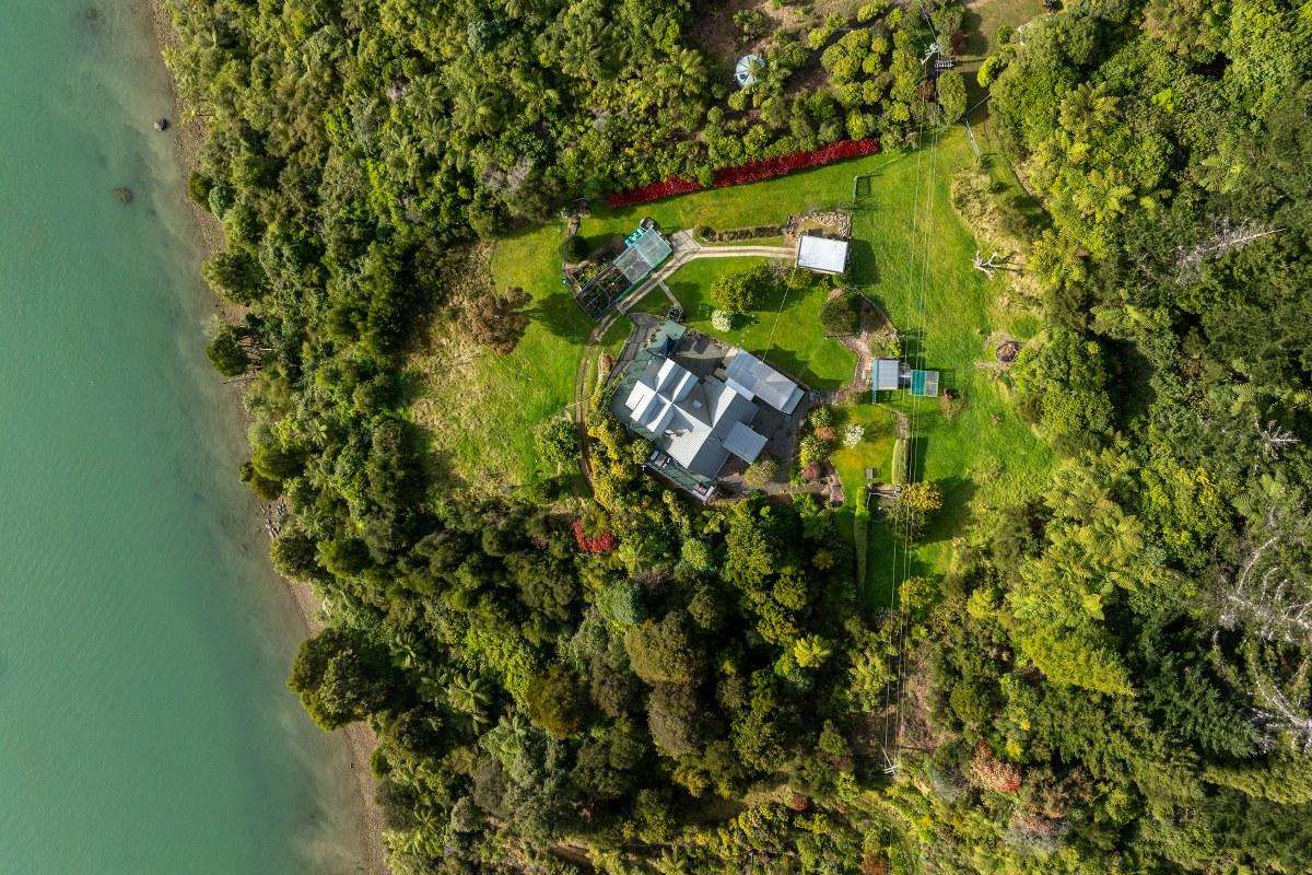 Black Point, Whatanihi._4