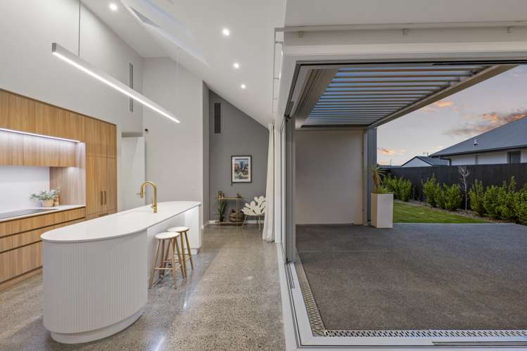 90 Southfield Drive Lincoln_20