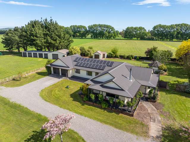 As Good As It Gets - Edge of Town Lifestyle Living