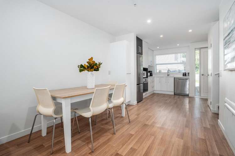 11/8 Thatcher Crescent, Crofton Downs_5