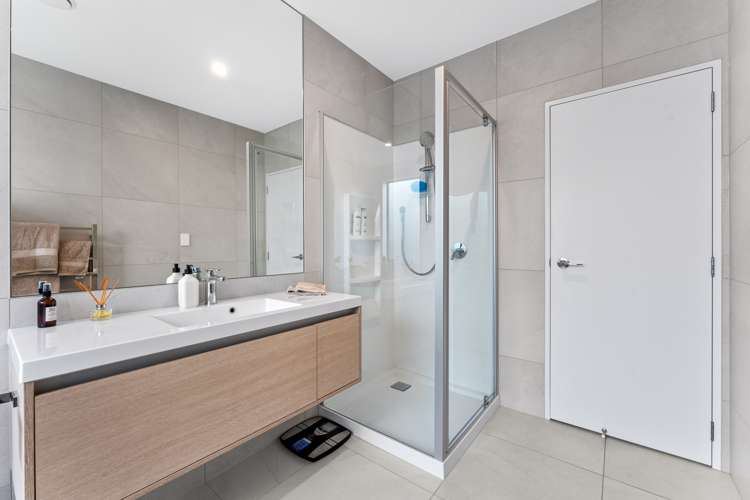 7 Onekura Street Red Beach_12