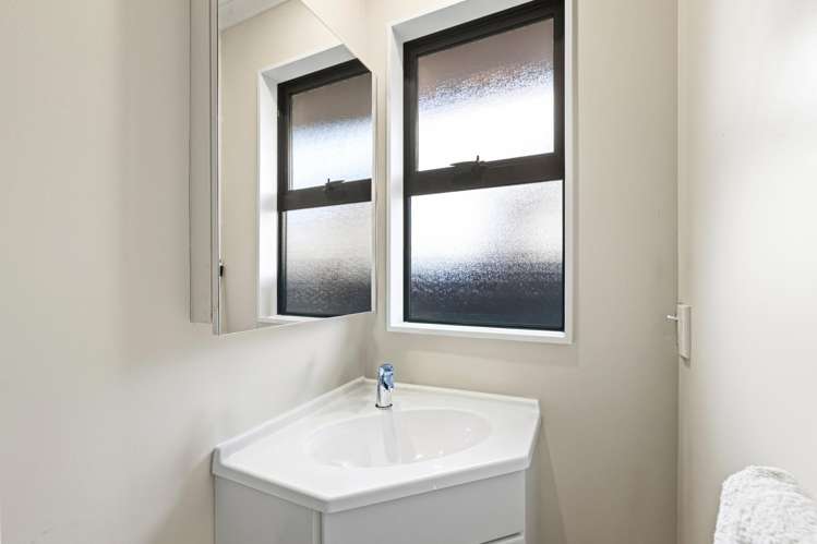 241 Breezes Road Aranui_11