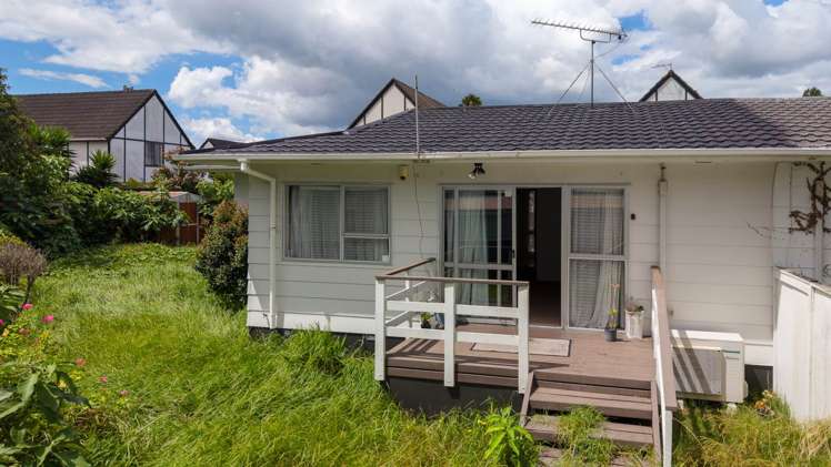 2/21 Challen Close_1