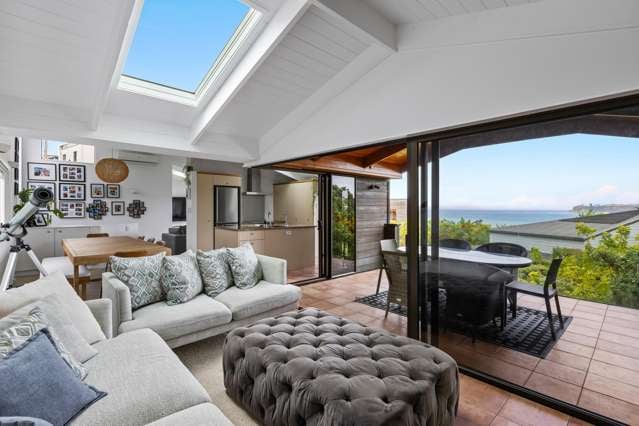 Beachside retreat with sea views