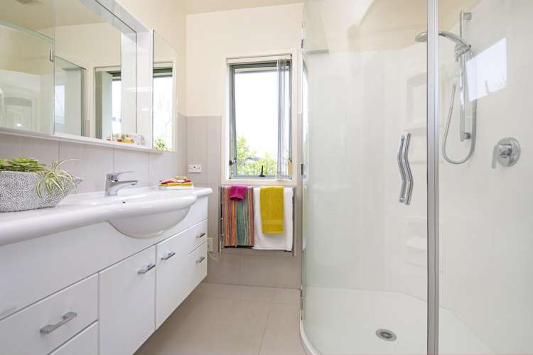 2/10 Burford Place Mellons Bay_15