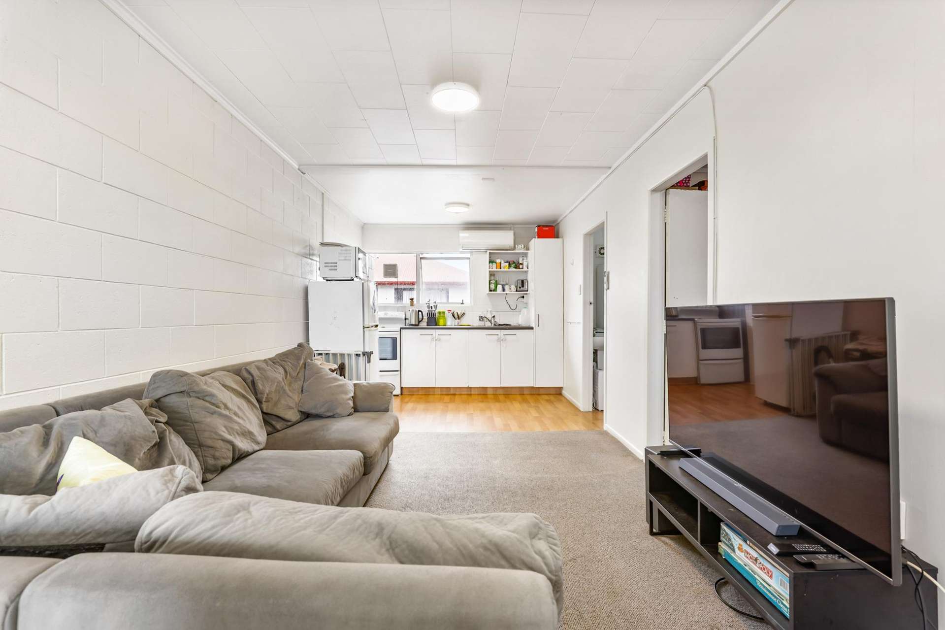 8/3 Tralee Place Hillcrest_0