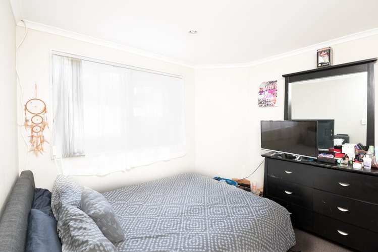 8 Simpson Road Ranui_14