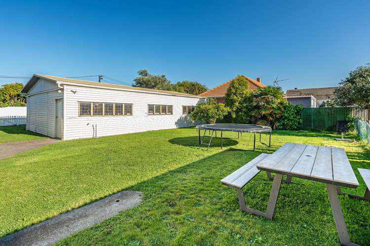 24 Selwyn Crescent College Estate_18