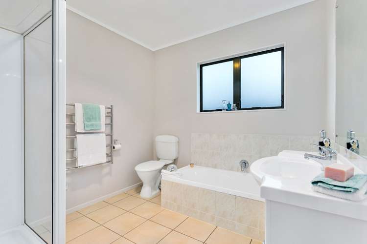 2/12 Varlene Terrace Forrest Hill_13