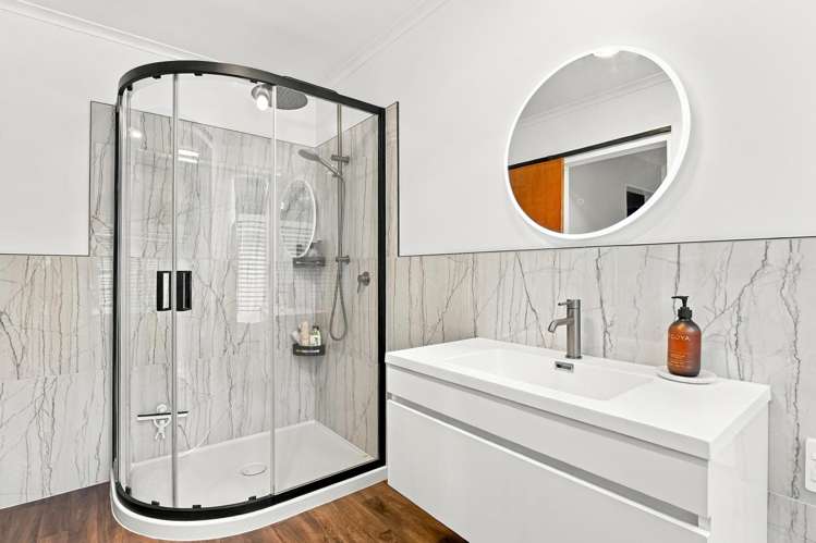 2/15A Caversham Road Westmere_13