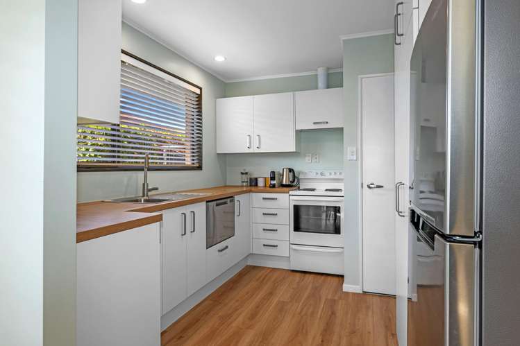 2/58 Ambleside Drive Burnside_2