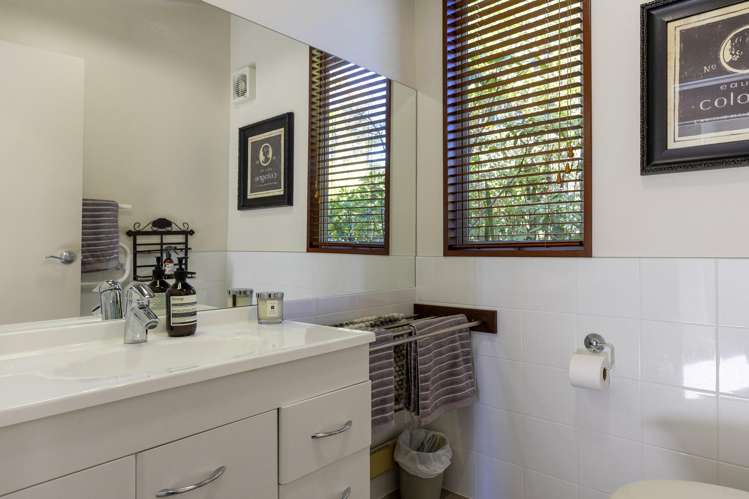 26 Whakamoenga Point Acacia Bay_24