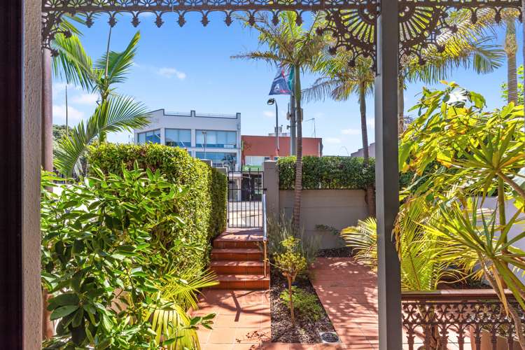 4/177 Hurstmere Road Takapuna_3