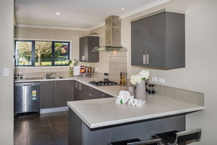 122 Fernhill Way Oteha_10