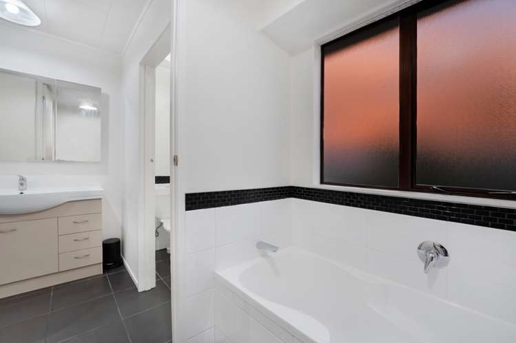 19 Mataura Place Clover Park_11