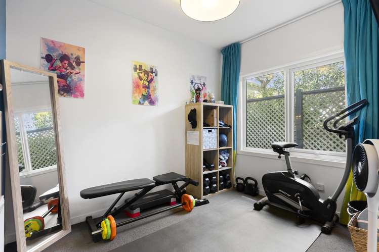 25 Marine Parade Eastbourne_16