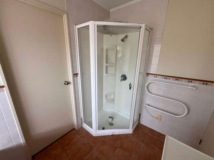2/7 Argyle Avenue Pahurehure_9