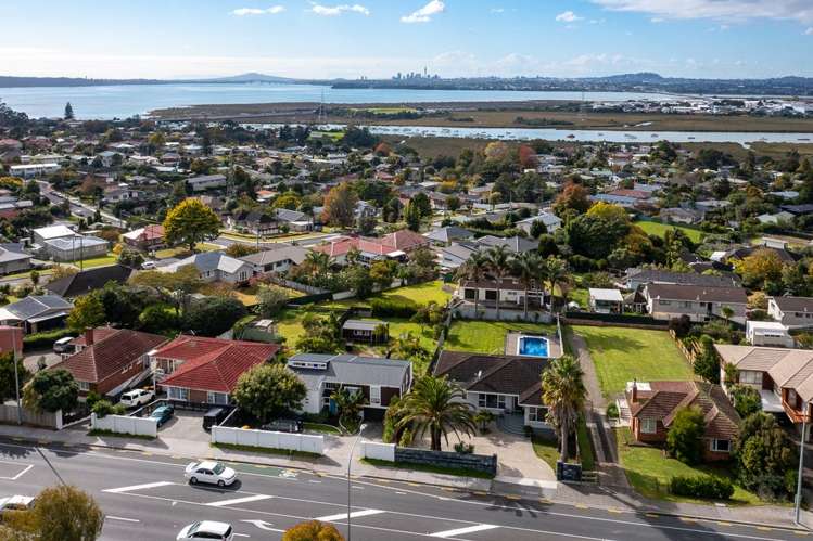 229 Te Atatu Road Te Atatu South_23