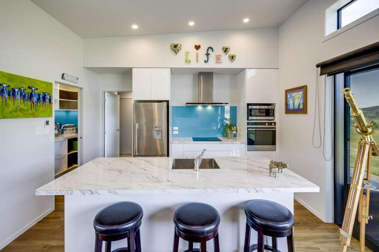 8 Riverview Drive Otane_19