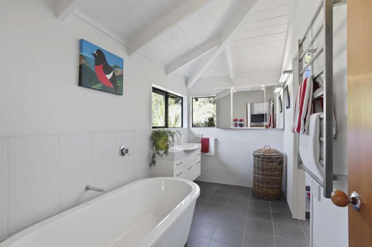 246 Scenic Drive Titirangi_8