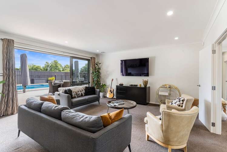 1 Coach Road Kingseat_17