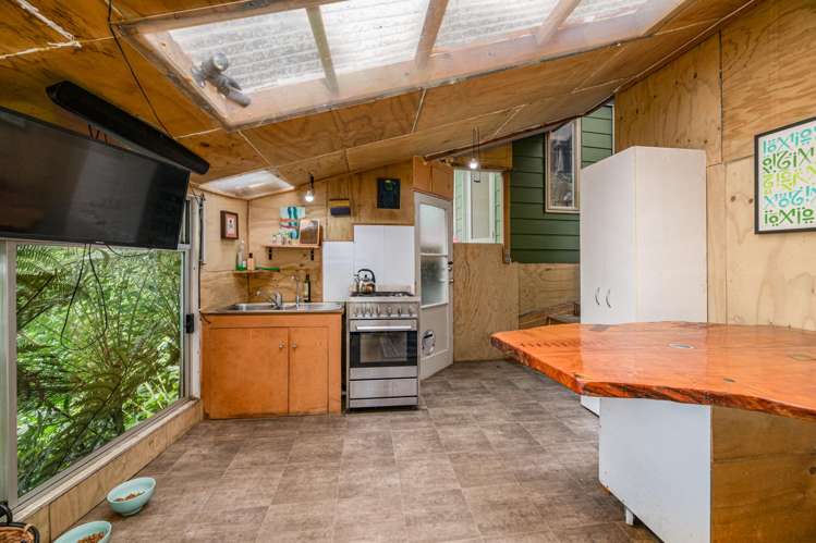 408a Scenic Drive Waiatarua_11