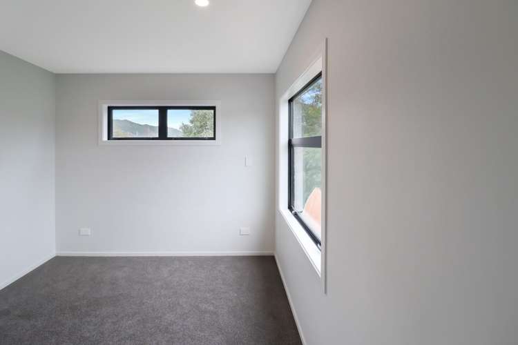 C/137 Whites Line East 1369_8