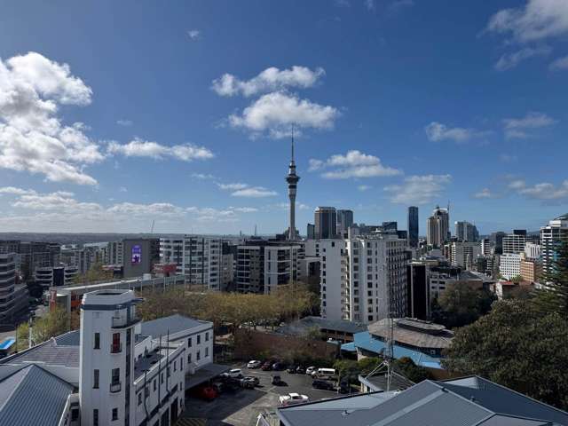 2 BEDROOMS 2 BATHROOMS APARTMENT