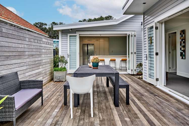 292 The Parade Island Bay_4