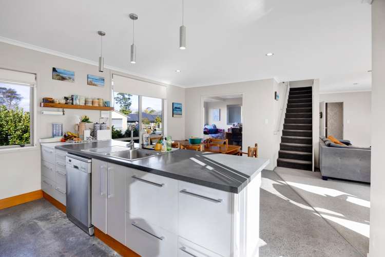 17 Elizabeth Grove Stratford_9