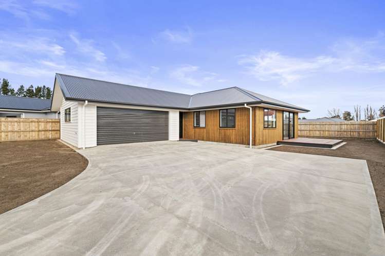 4 Rayner Lane_0