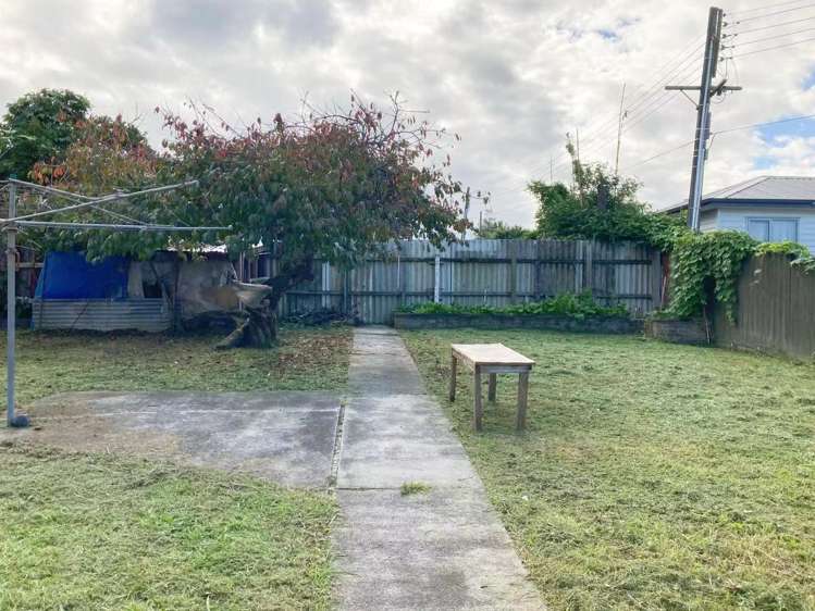 66 Roberts Road Te Atatu South_13