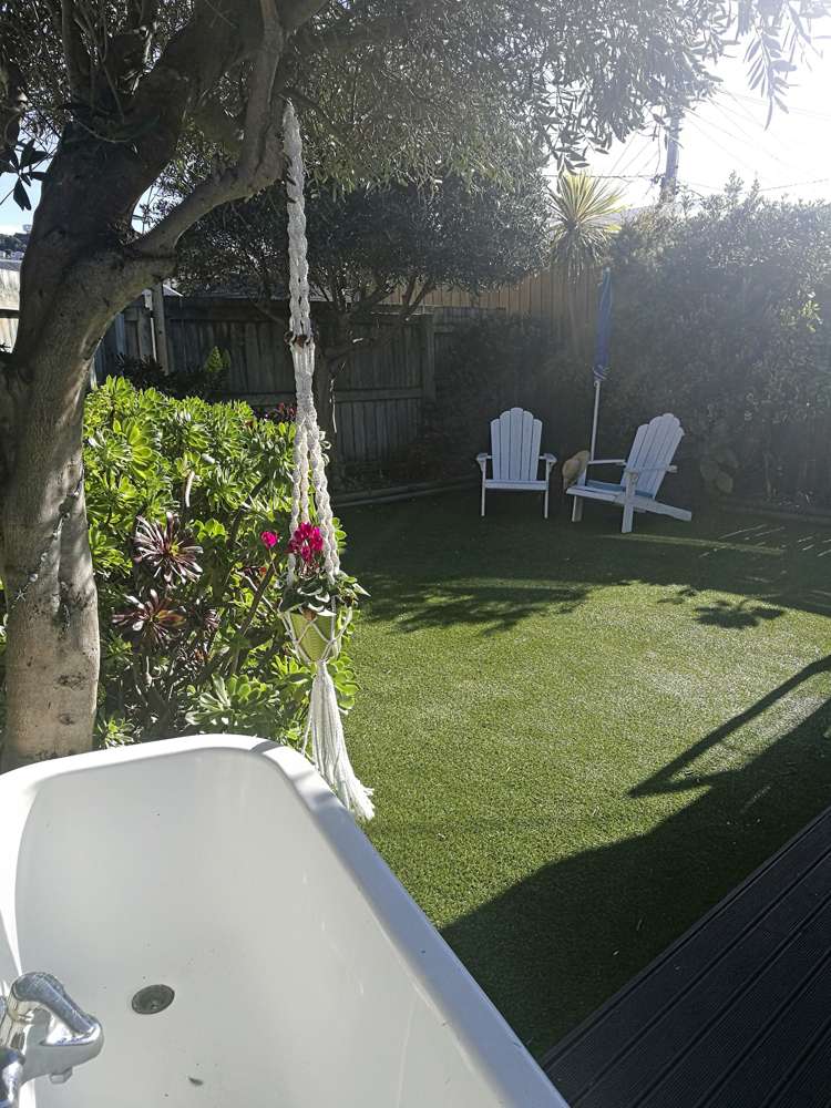 83 Apu Crescent Lyall Bay_11