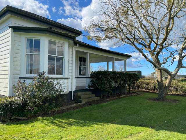 Country cutie in Karaka