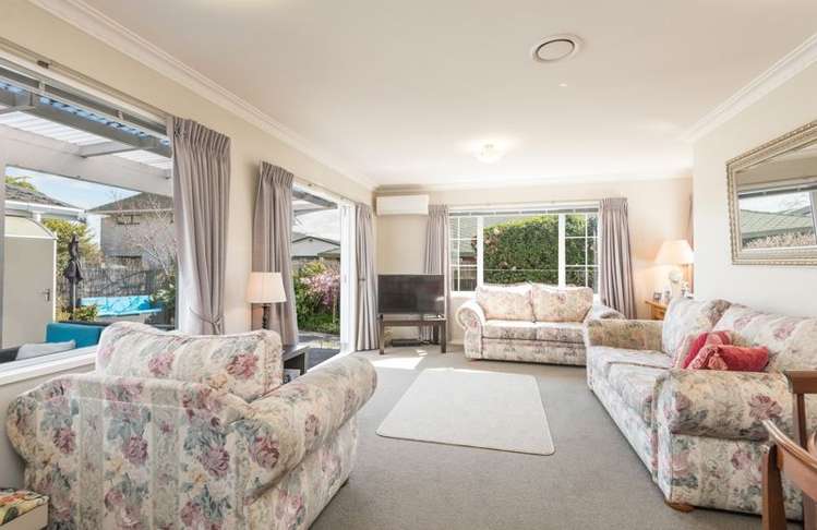 2/27 Exeter Street Stoke_4