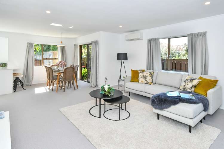 2/4 Sunshine Place Papakura_5