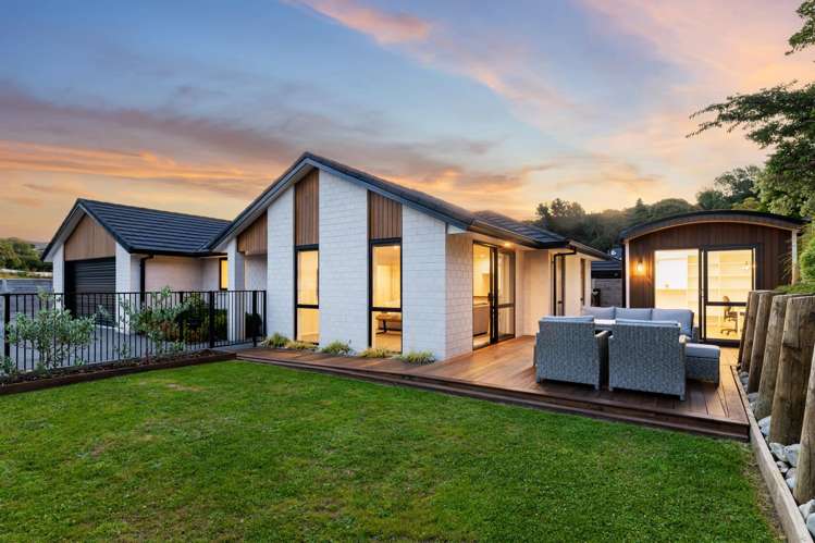 6 Martingale Drive Whitby_1