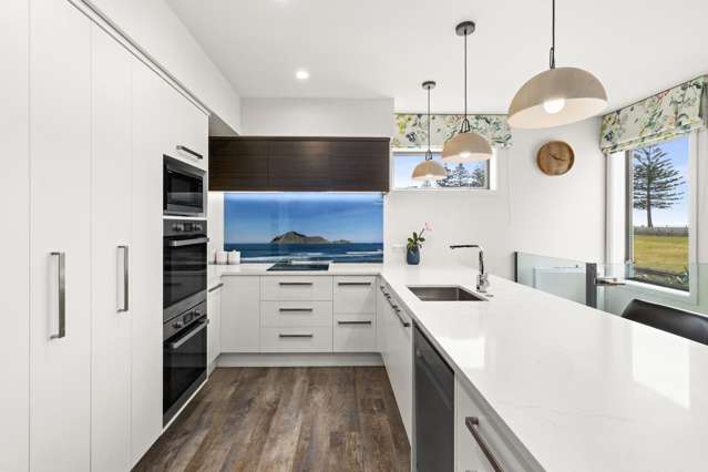 Contemporary Comfort by the Coast