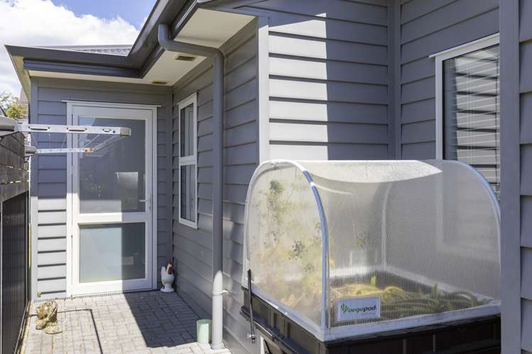 25 Chateau Crescent Rangatira Park_32