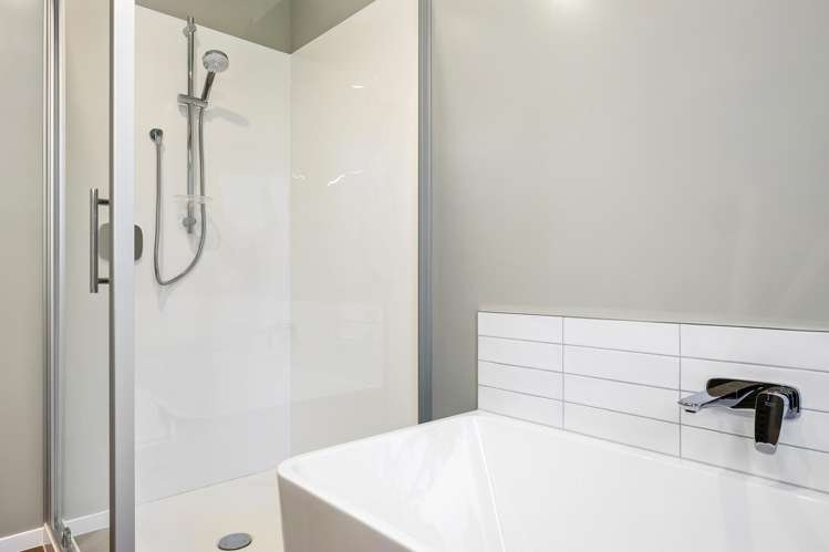 8 Strowan Avenue Elgin_11