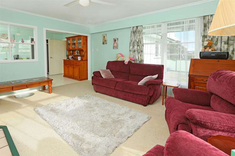137 Flanshaw Road Te Atatu South_12